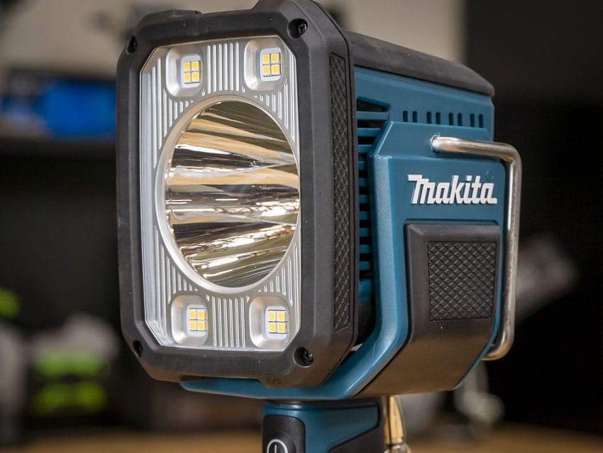 Makita DML812 18V LXT Cordless LED Flashlight and Spotlight - PTR