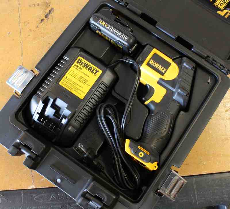 DEWALT Non-contact LED Infrared Thermometer 1.5 Amp 12-Volt in the Infrared  Thermometer department at