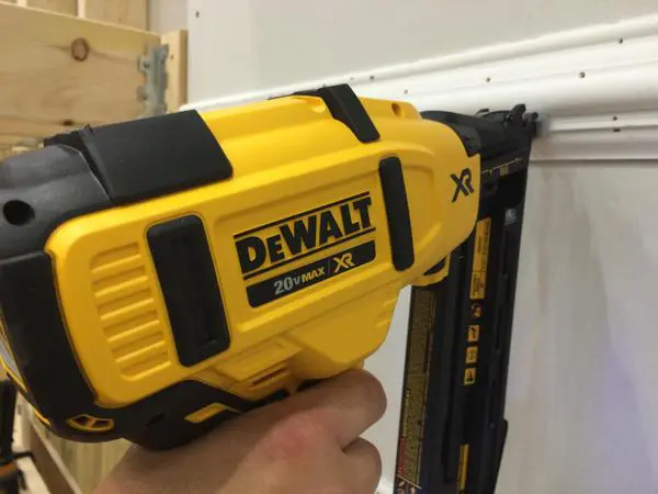 DeWalt 20V Max Angled Finish Nailer Pro Tool Reviews