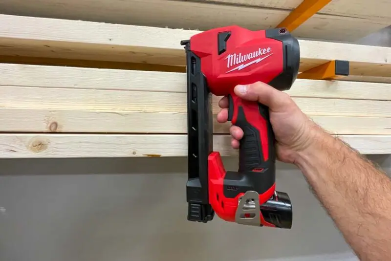 Milwaukee cordless cable stapler best sale
