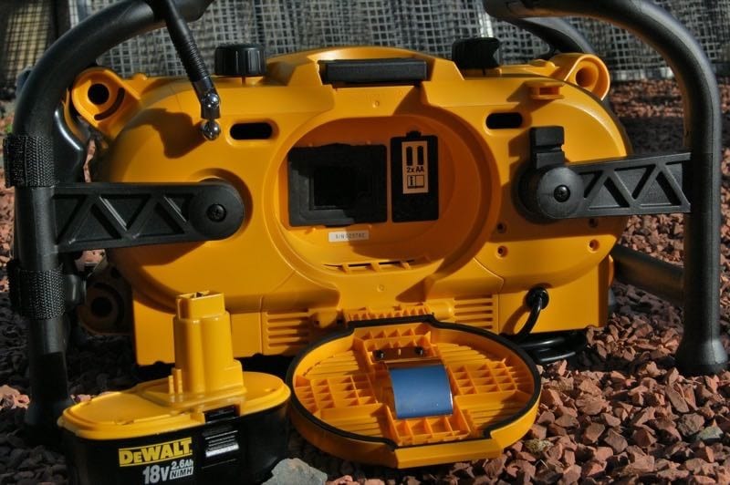 DeWalt DC11 radio rear