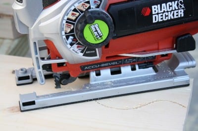Black and Decker JS680V cutting