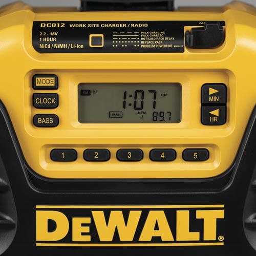 DeWalt DC012 Worksite Radio controls