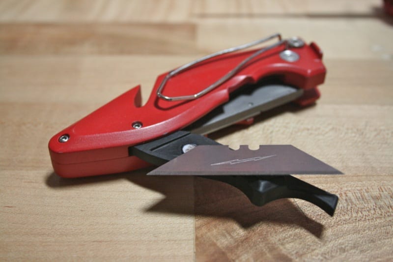 Milwaukee Fastback 2 utility knife blade storage