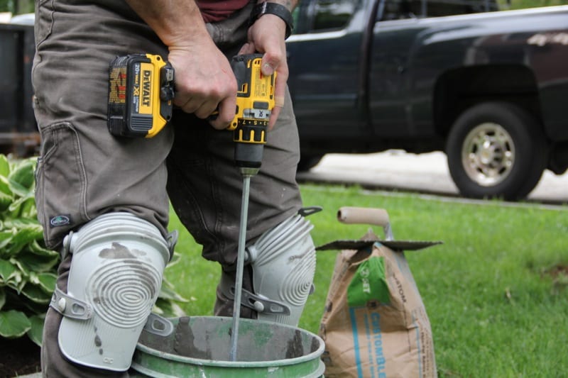 DeWalt DCF886M2 mortar mixing