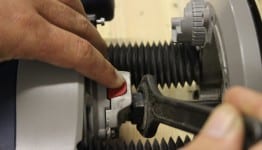 Bosch 1619EVS Plunge Router locking spindle
