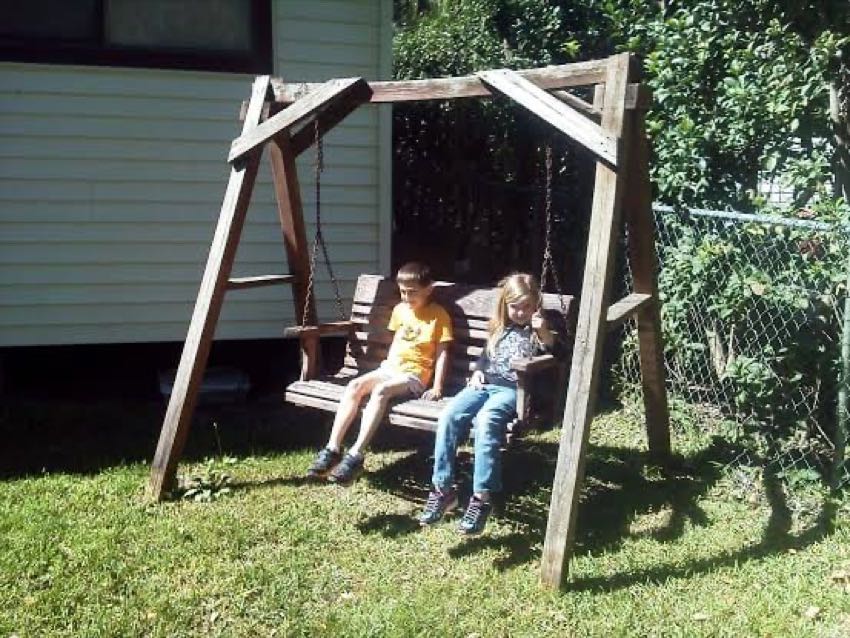 how to build a pergola swing