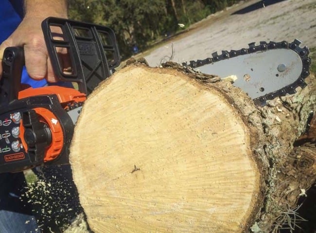 black and decker 40V chainsaw cutting