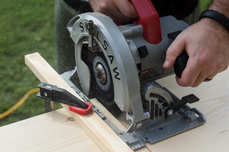 Precise cutting with a circular saw