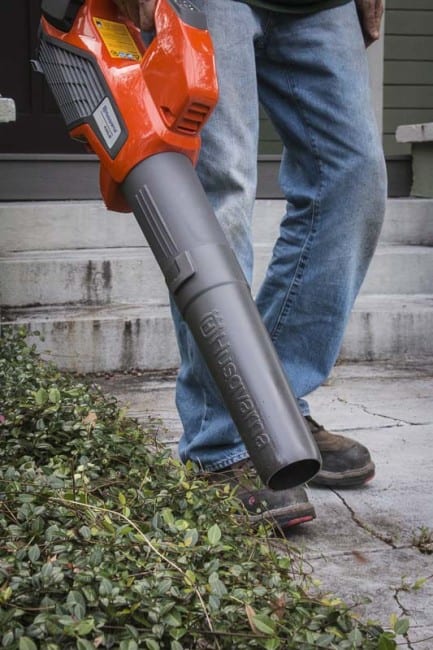 Husqvarna 436LiB blower in use