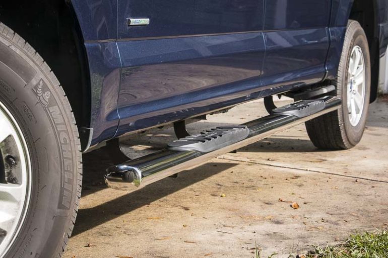 Lund Polished Stainless Steel 5" Oval Curved Nerf Bars For 2019 Ram 1500 Crew Cab - Black, 1 Pack