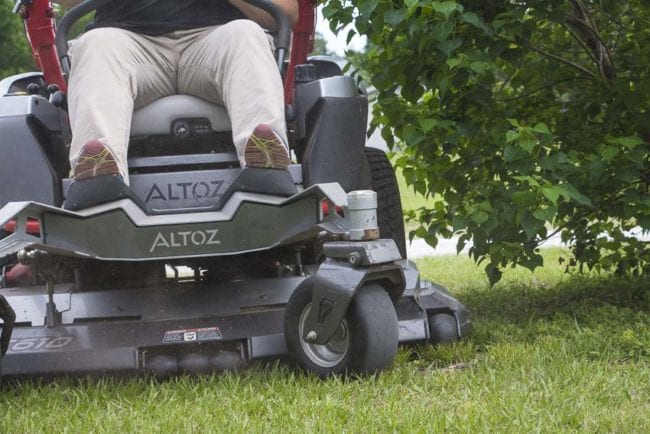 Altoz zero turn mower turning