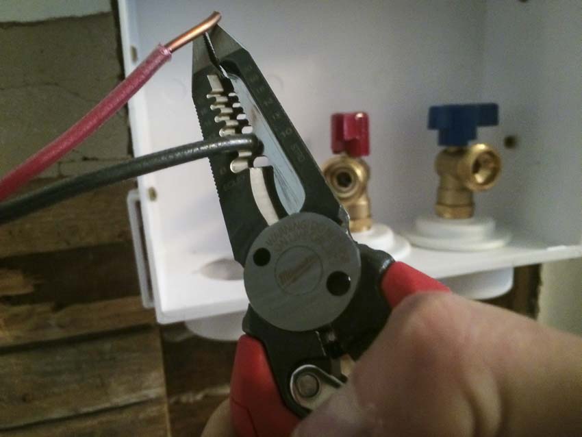 Milwaukee Gen II Combination Wire Pliers stripping