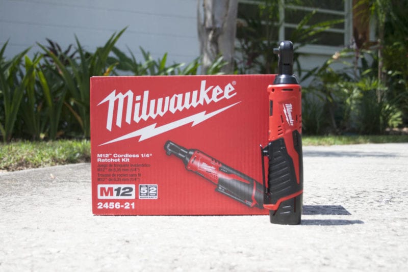 Milwaukee M12 1/4" Ratsche – Akku-Schlagschrauber-Set, Kompakt, 9 Nm Drehmoment, LED-Licht, Für Enge Räume