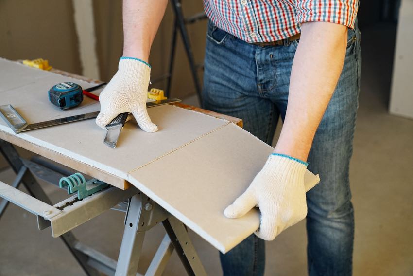 6 Best Tools for Cutting Drywall (According to the Pros)