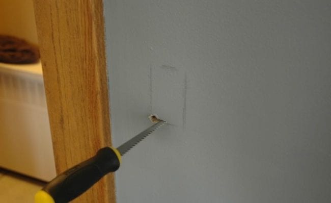 6 Methods for Cutting Drywall