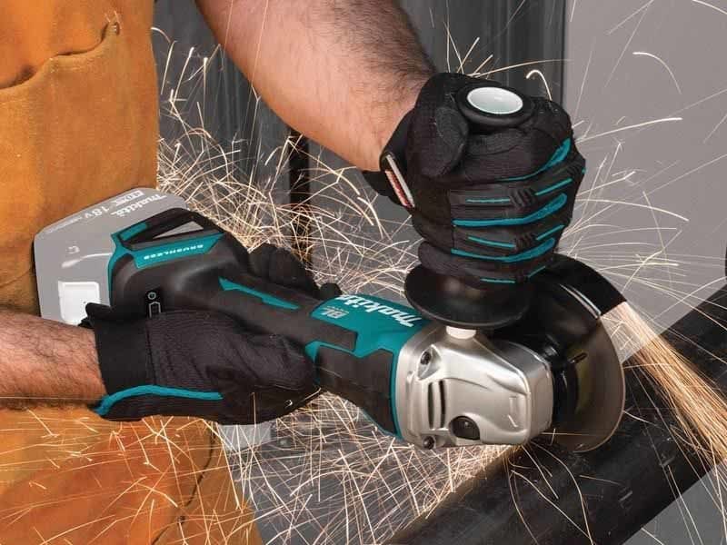 https://www.protoolreviews.com/wp-content/uploads/2016/08/Makita-Makita-4.5-in-Paddle-Switch-Cut%E2%80%91Off_Angle-Grinder-Kit-800x600.jpg