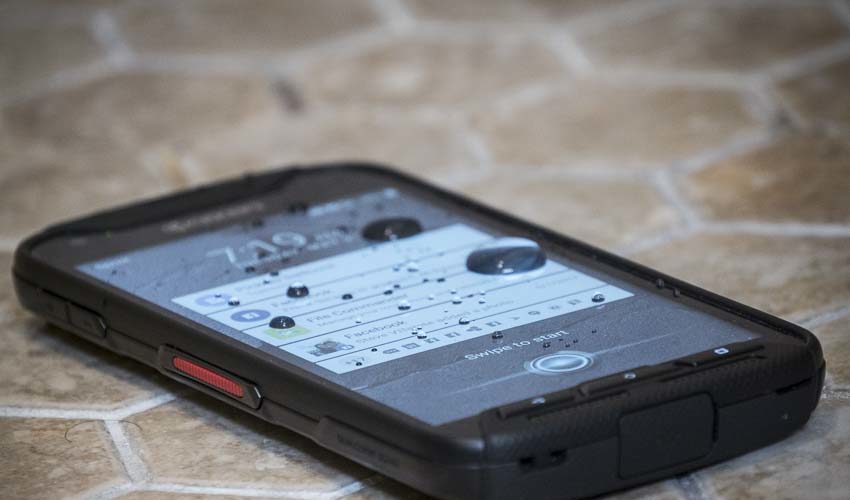Kyocera DuraForce Pro phone water