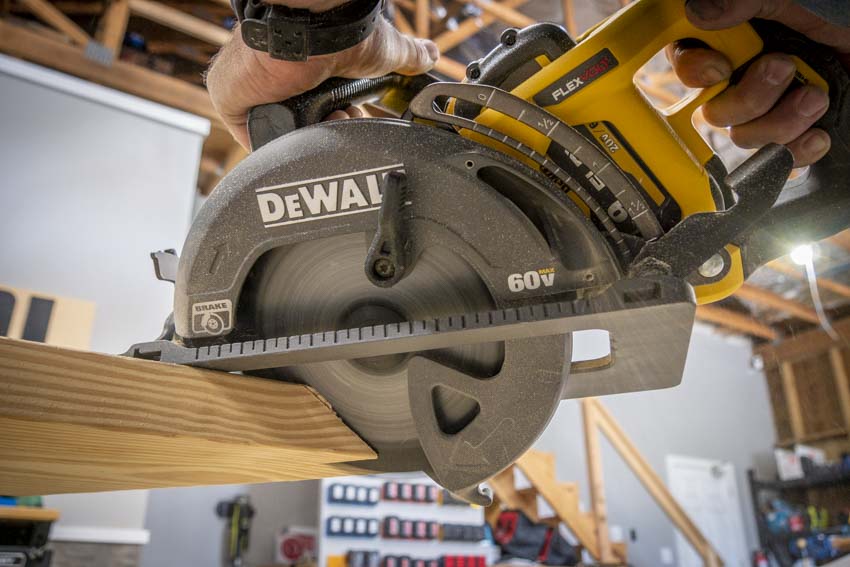 Best Cordless Rear Handle and Worm Drive Circular Saw Review DeWalt DCS577