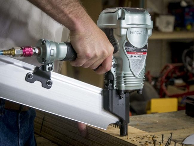 Cloueur Pneumatique Metabo HPT NR90AES1 Pour Charpente - 50 à 90 Mm - 21°