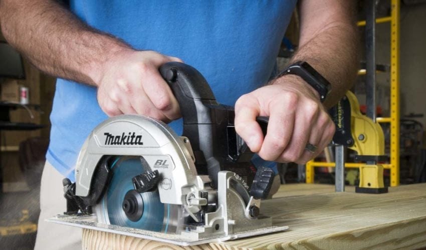 Makita Sub-Compact Circular Saw Review: 6-1/2" XSH04