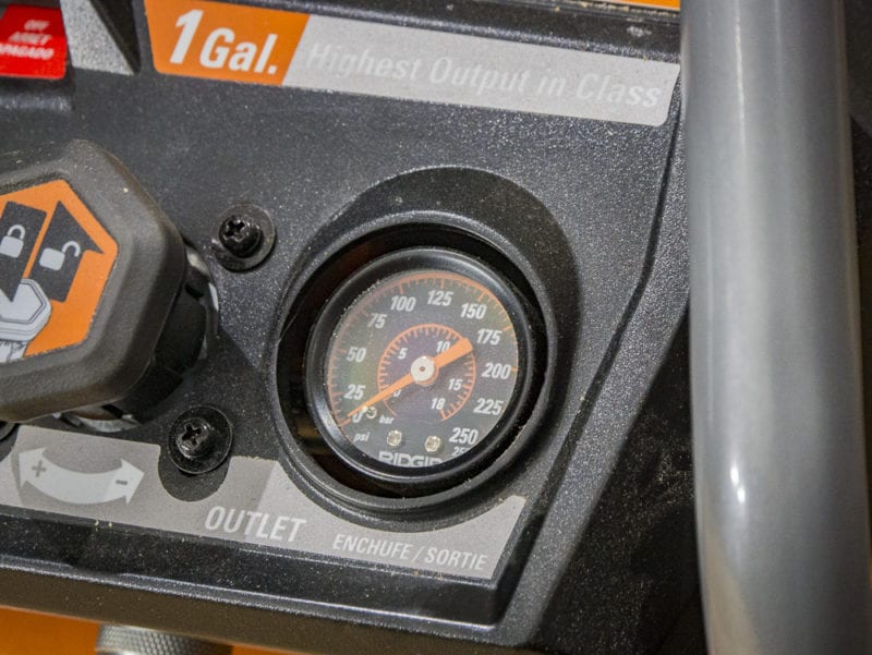 using an air compressor pressure dial