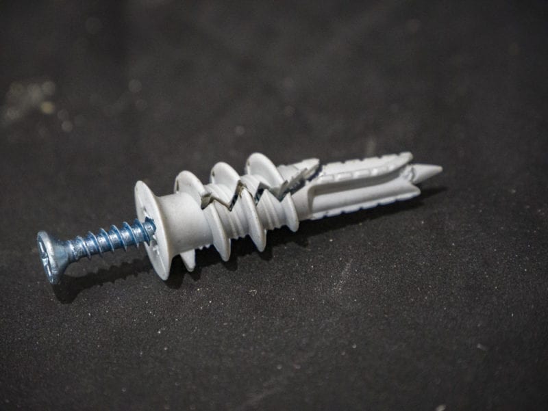 How to Use and Install Drywall Anchors: Tips from the Pros - PTR