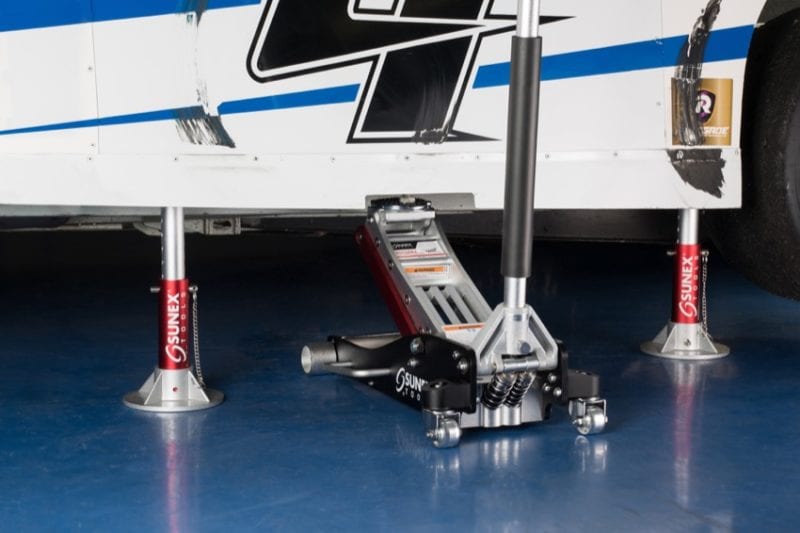 How to use a floor jack safely