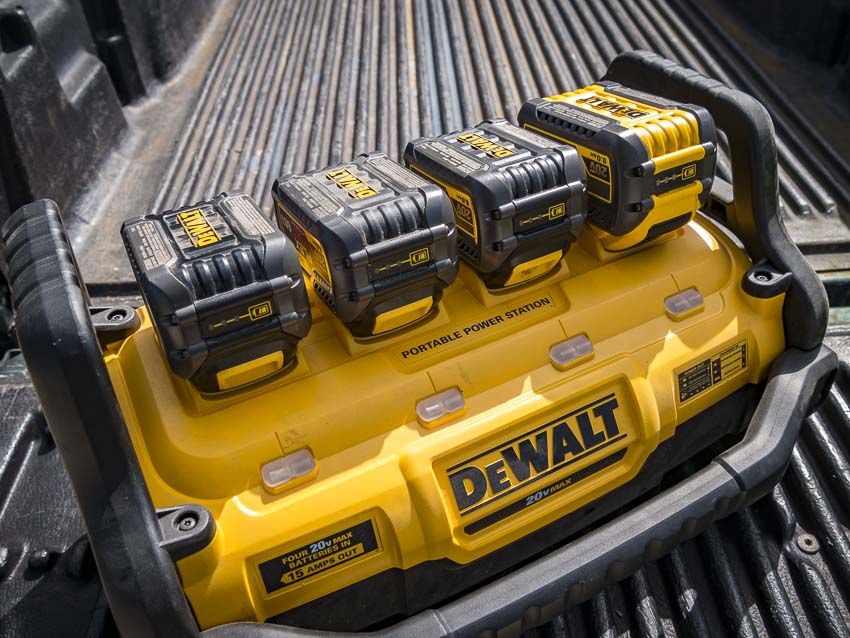 Dewalt 1800. DEWALT dcb500. Зарядная станция ДЕВОЛТ 20v. Бензиновый Генератор Деволь. Аккумулятор DEWALT Powerstax.