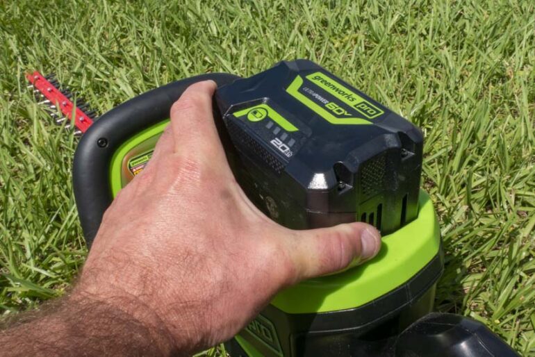Greenworks 60V Battery-Powered Hedge Trimmer Review - PTR