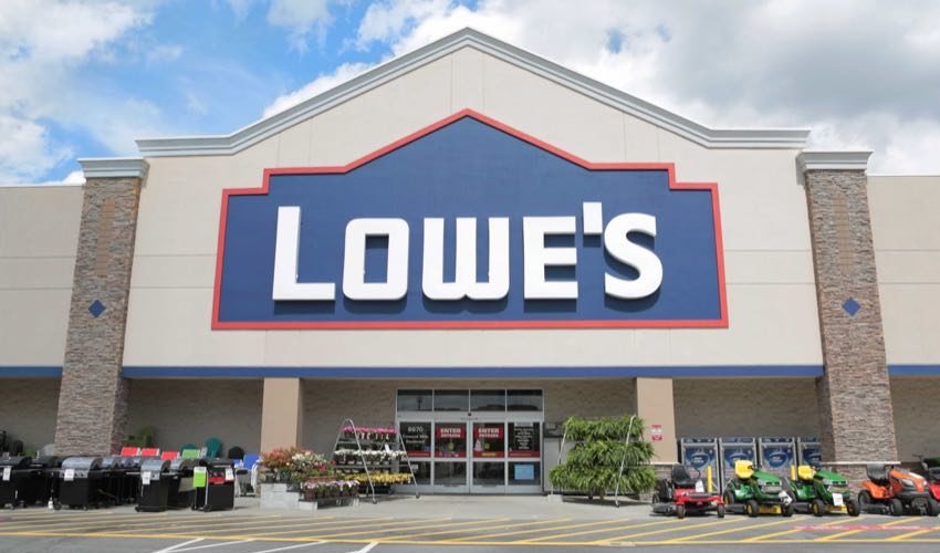 Lowes lays off 1000s