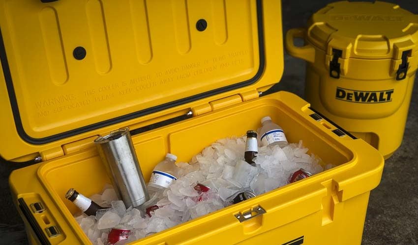 dewalt 65-quart cooler 5-gal water tumblers