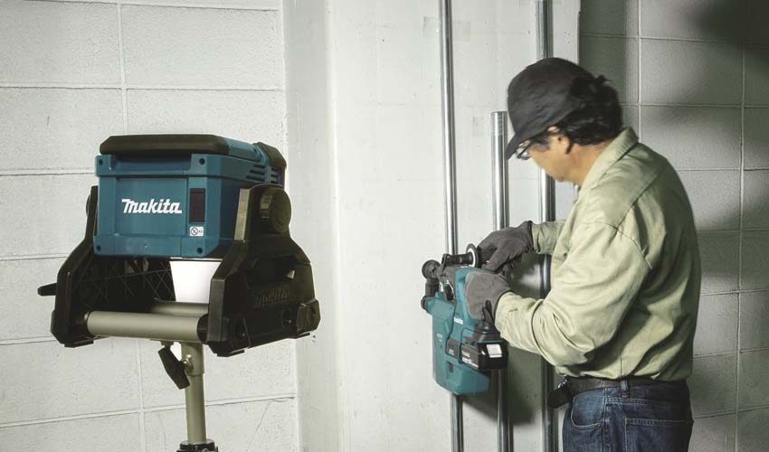 Makita Cordless/Corded Work Light DML811