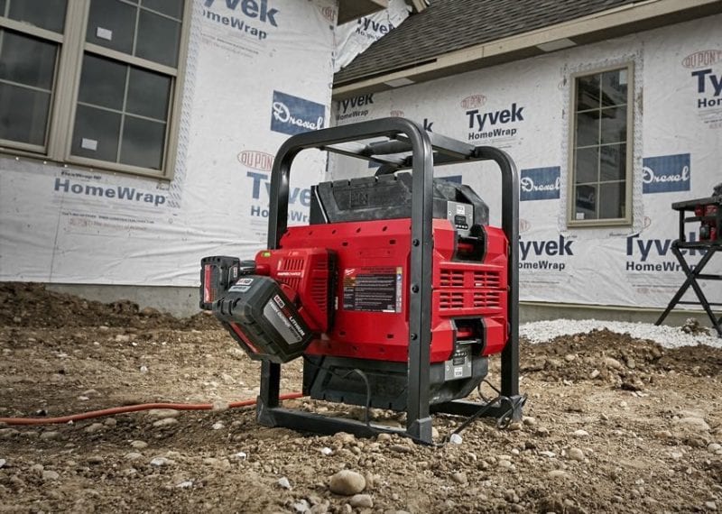 Milwaukee MX FUEL Carry-On 1800W Power Inverter Review 3 Charge the battery in the field