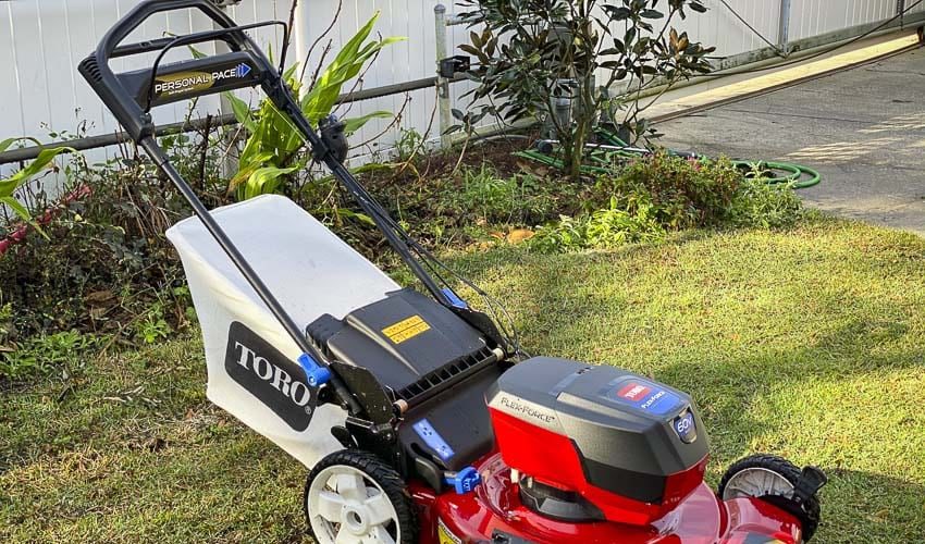 Toro 60V self-propelled lawn mower review