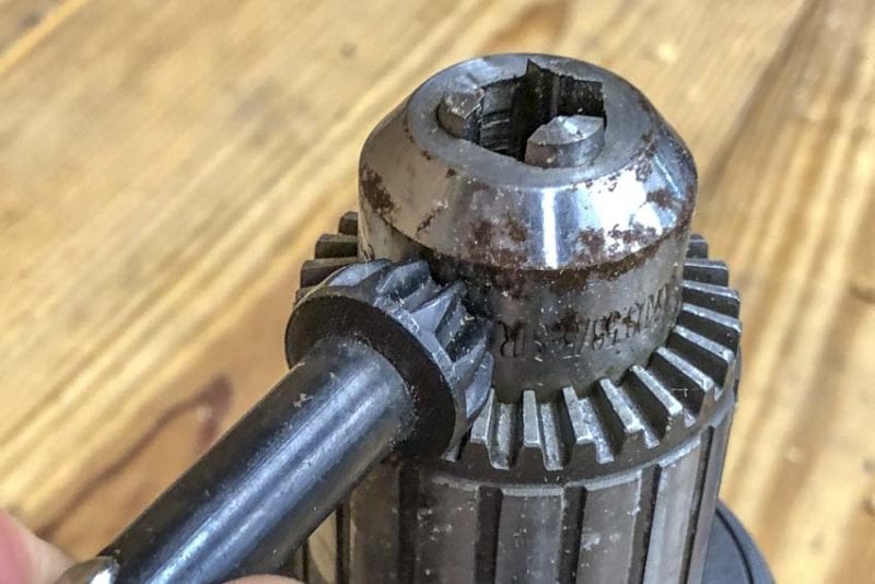How to Use a Keyless Drill Chuck