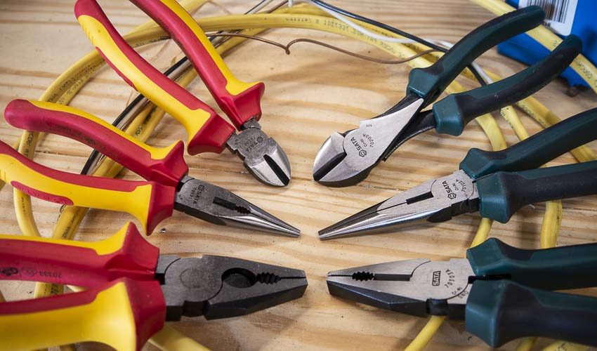 SATA insulated pliers cutters group
