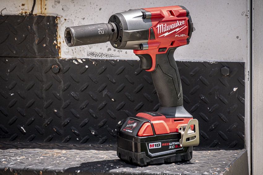 intercambiar Menos Psicológico Milwaukee M18 Fuel Mid-Torque Impact Wrench Review - PTR