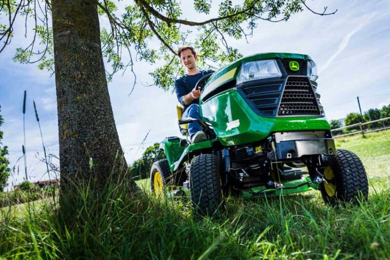 John Deere X300 Select Series Lawn Tractors