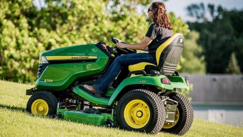 John Deere X500 Select Series Lawn Tractors