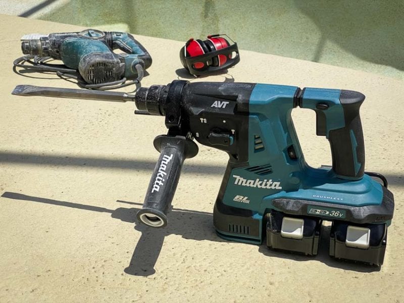 Makita XRH08 vs HR2811F