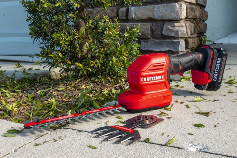 CRAFTSMAN V20* Cordless 2-in-1 Hedge Trimmer and Grass Shear