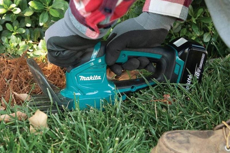 Makita Cordless Grass Shear Trimming