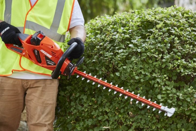 DHC-2300 22” Hedge Trimmer