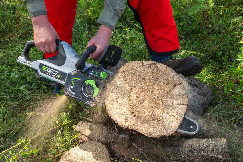 Electric vs. Gas Chainsaw - Review Pages by Woodsmith