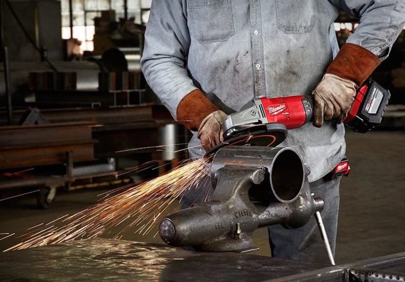 Milwaukee M18 cordless 7-9 in large angle grinder