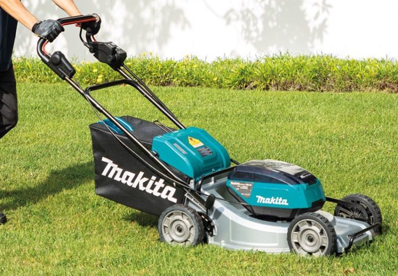 Makita XML09PT1 lawn mower pros