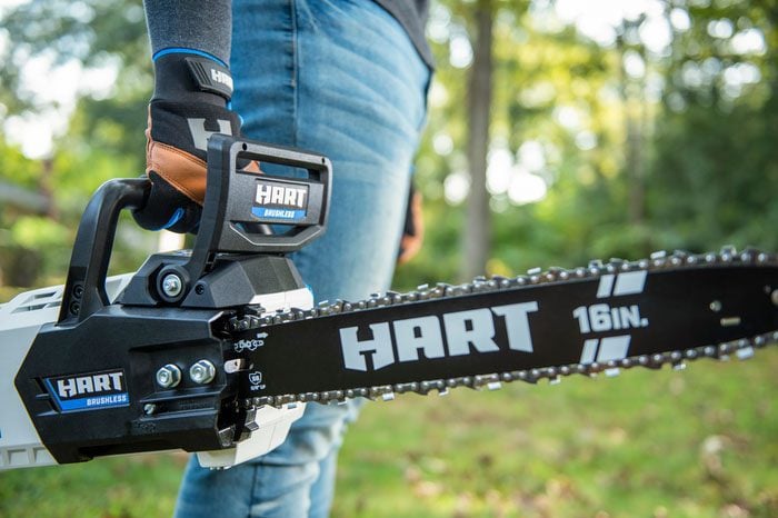 Herramientas HART Equipos para el cuidado del césped que funcionan con baterías de alto rendimiento | Motosierra de 40 V y 16 pulgadas