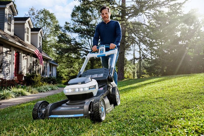 https://www.protoolreviews.com/wp-content/uploads/2022/02/Hart-40V-21-Inch-Self-Propelled-Lawn-Mower.jpg