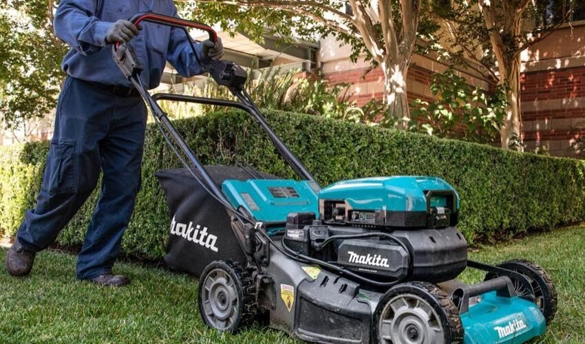 Makita ConnectX 21-inch Self-Propelled Lawn Mower CML01